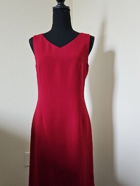 Casual Corner Red V-Neck Sleeveless Midi Dress
